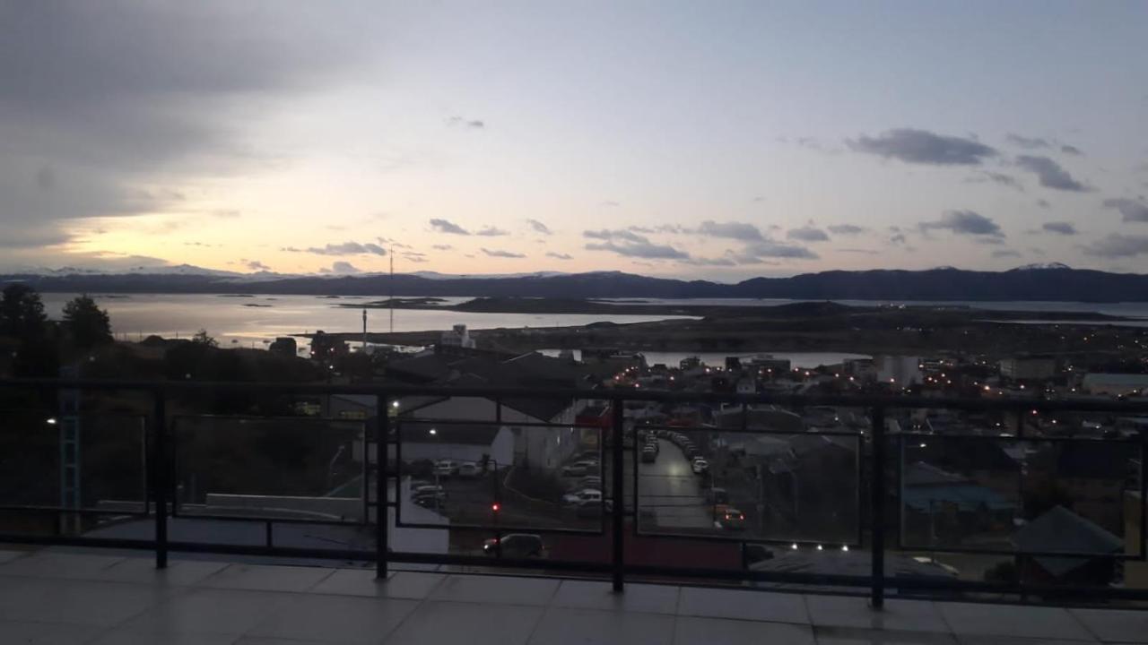 Myr * Ushuaia